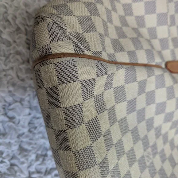 Louis Vuitton: Azur Damier Totally MM - Picture 9 of 13